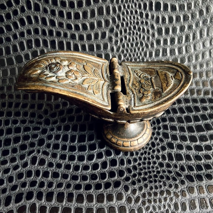 Antique genie lamp ashtray – Serpentinepdx