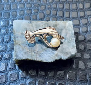 vintage magical hand brooch pin