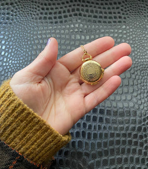 vintage round 1960's multi photo locket necklace