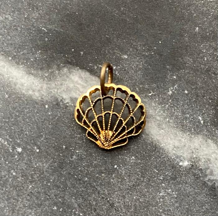 vintage gold vermeil shell charm