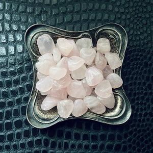 Small tumbled rose quartz crystal